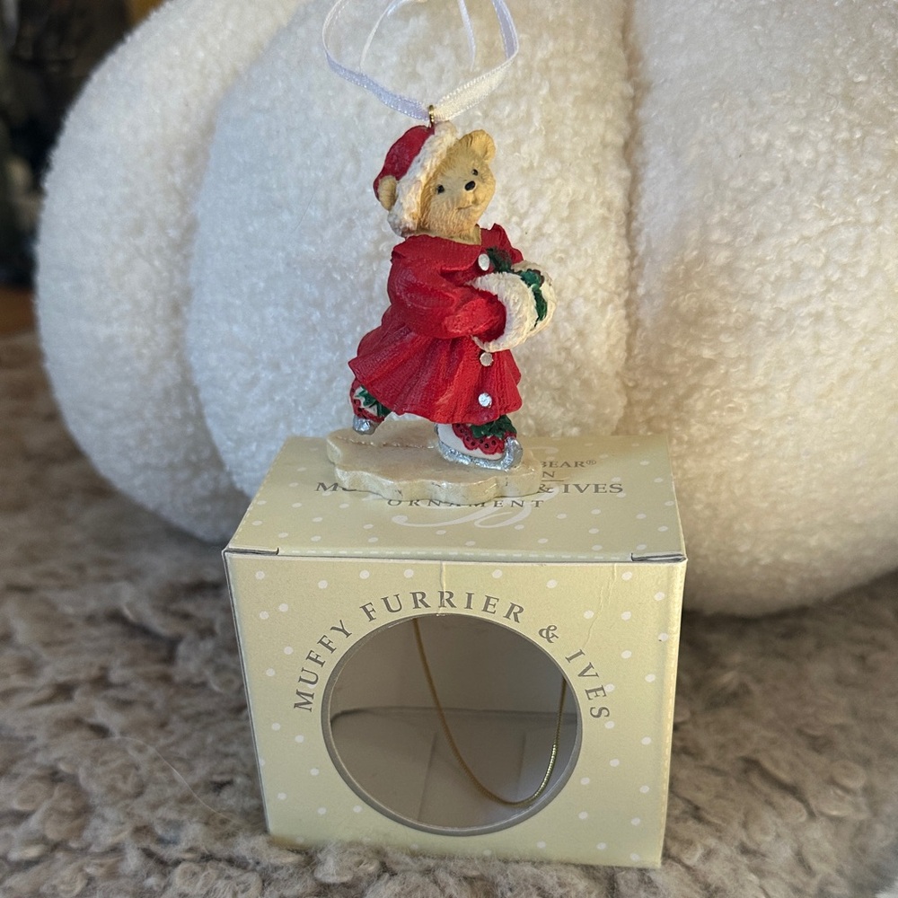Muffy VanderBear Muffy Furrier & Ives Christmas Ornament